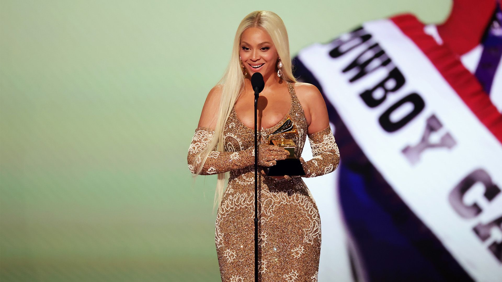 尼科：在球迷面前赢下比赛是英超首秀最佳方式 期待更多特别时刻.